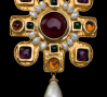 Chanel (1990), France: Cruciform brooch. Poured glass, simulated pearls, gold plated. Signed CHANEL MADE IN FRANCE. © Pablo Esteva