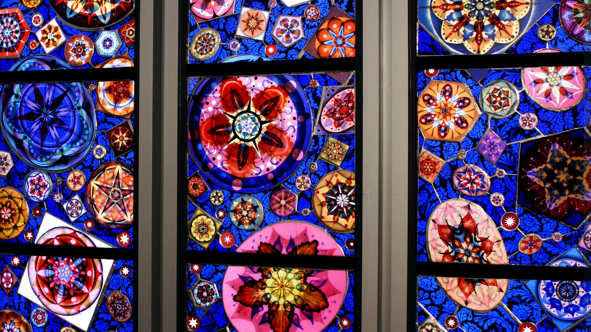 アート・デザイン・音楽 HOW TO WORK IN STAINED GLASS Click to see the full-size image. It's a spectacular stained-glass