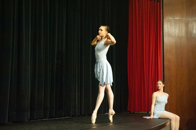 Dancers Katie Gibson (left) and Lauren Toole (right): photo: Terry 