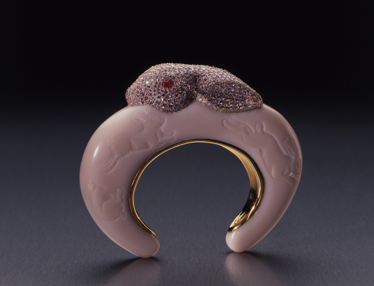 Bunny Bangle, 1988-1992: Bakelite, pure gold, pink diamonds, rubies 3 x 4 x 1 in. (7.6 x 10.2 x 2.5 cm)  Private Collection. Photo: John Bigelow Taylor