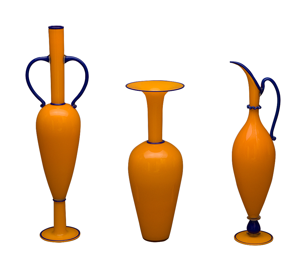 Orange High Neck Vase with Blue Outline, 1993: Dante Marioni. Blown glass. Photo: Ed Watkins, 2008