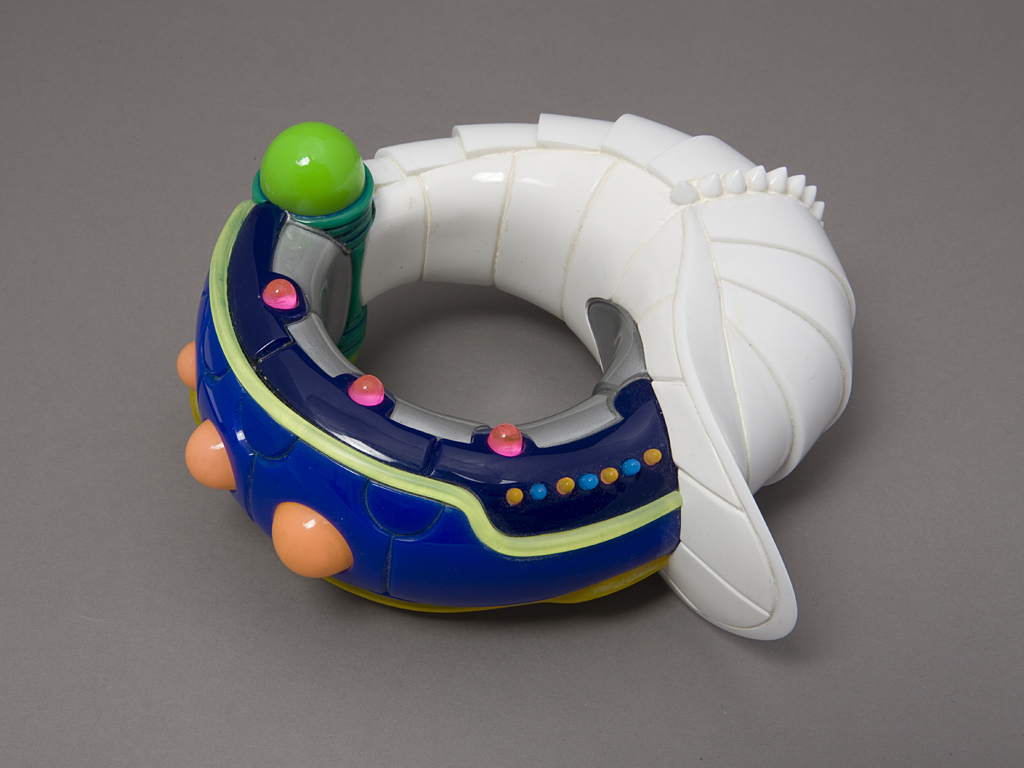 Bracelet, 2000: Peter Chang; Acrylic, resin; Gift of Mimi Livingston, 2008, Photo by Matthew Cox