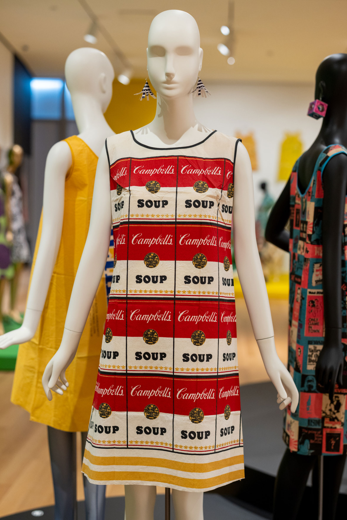 Paper dresses hotsell of the 1960s